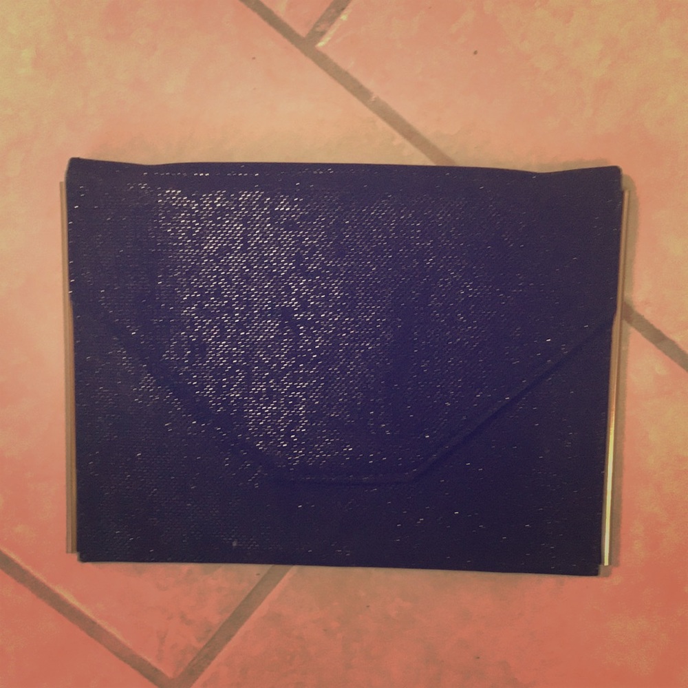 Black sparkled clutch with detachable chain
